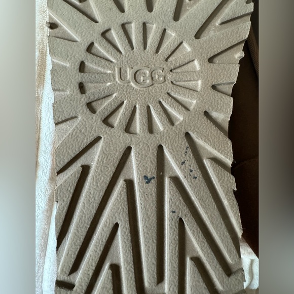 UGG Chestnut with Chevron fur back size 11 - Picture 4 of 10